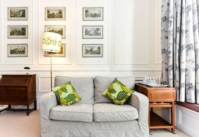 Beaufort Gardens, holiday apartment in Belgravia, London