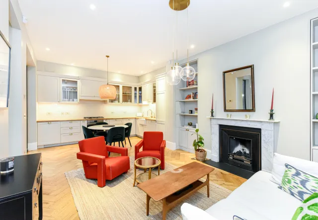 Ladbroke Walk, holiday mews in Holland Park, London