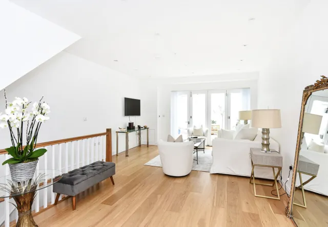 Boyne Terrace Mews, holiday mews in Holland Park, London