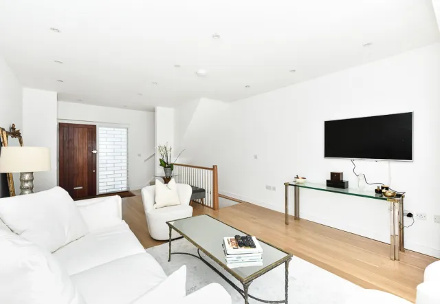 Boyne Terrace Mews, holiday mews in Holland Park, London