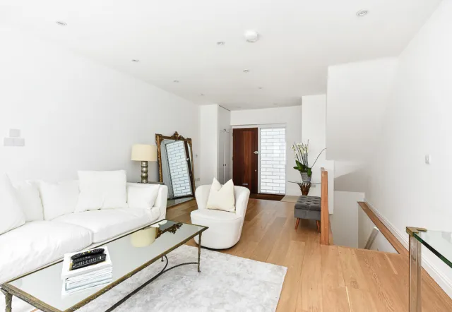 Boyne Terrace Mews, holiday mews in Holland Park, London