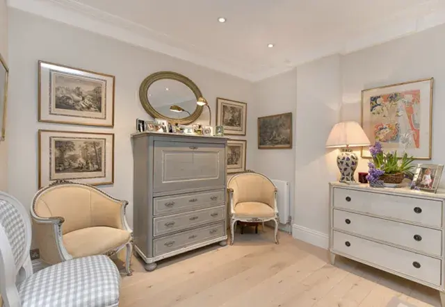 Abingdon Road, holiday home in Kensington, London
