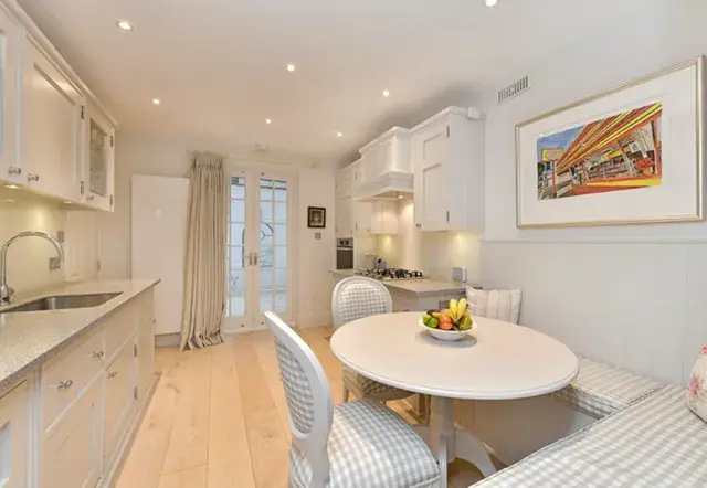 Abingdon Road, holiday home in Kensington, London