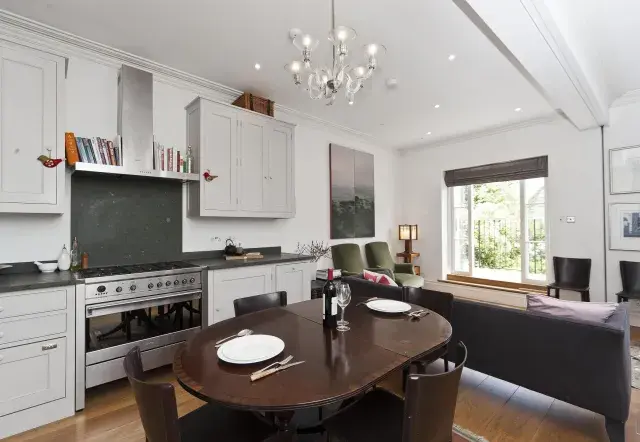 St Anns Road, holiday home in Holland Park, London