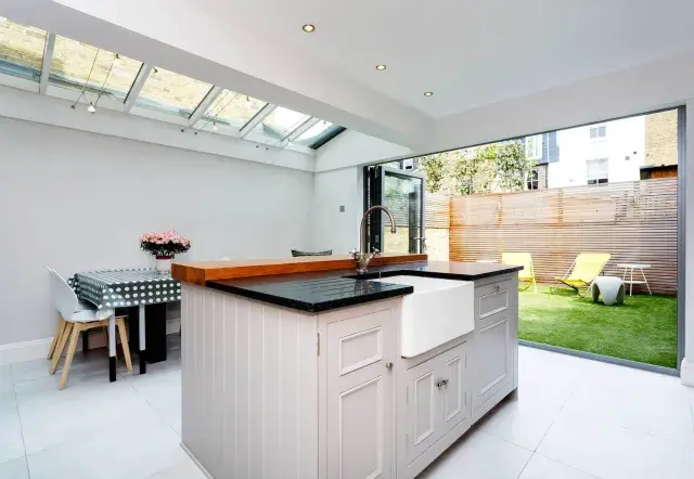 Leathwaite Road, holiday home in Clapham, London