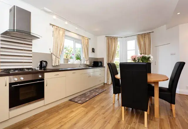 Holmdale Road, holiday home in London