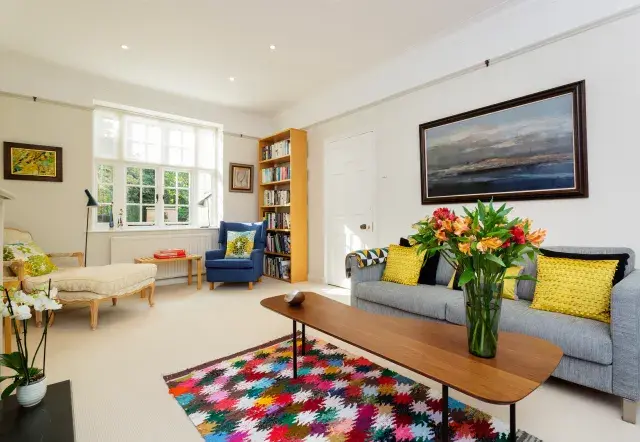 Corringham Road, holiday home in Hampstead, London