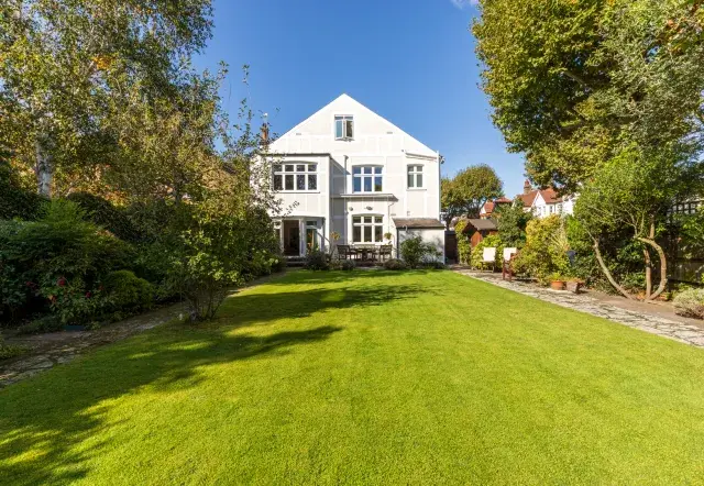 Pensford Avenue, holiday home in Kew, London