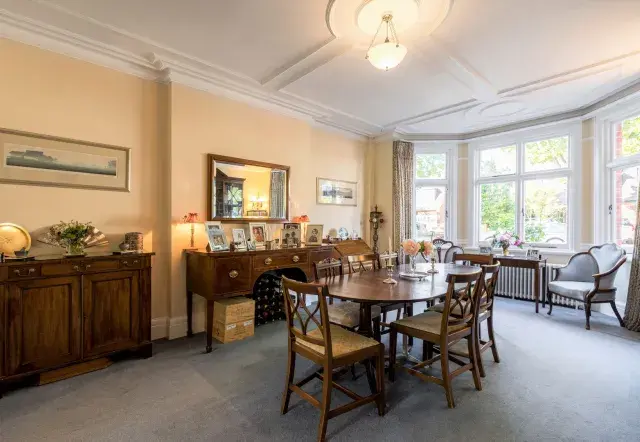 Pensford Avenue, holiday home in Kew, London