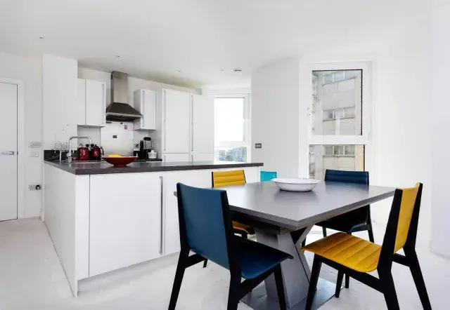 Central Avenue, holiday home in Fulham, London