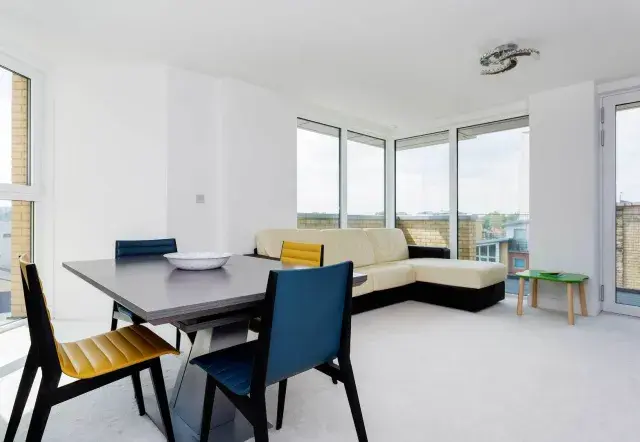 Central Avenue, holiday home in Fulham, London