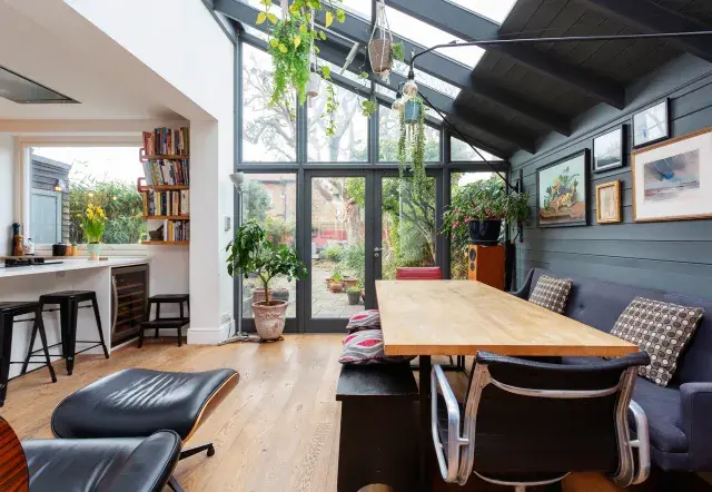 Mortlake Road, holiday home in Kew, London