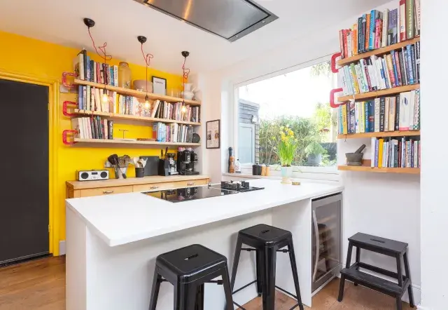 Mortlake Road, holiday home in Kew, London