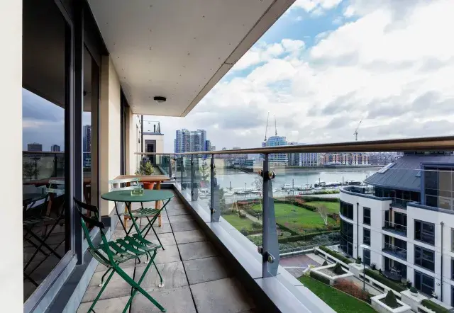 Lensbury Avenue, holiday home in Fulham, London