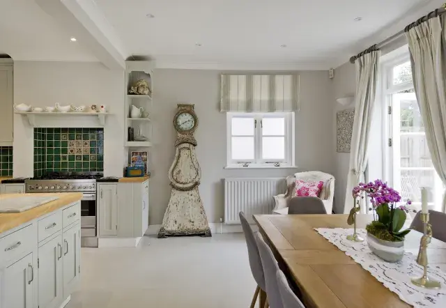 Frewin Road, holiday home in Wandsworth, London