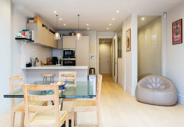 Brondesury Road, holiday home in London