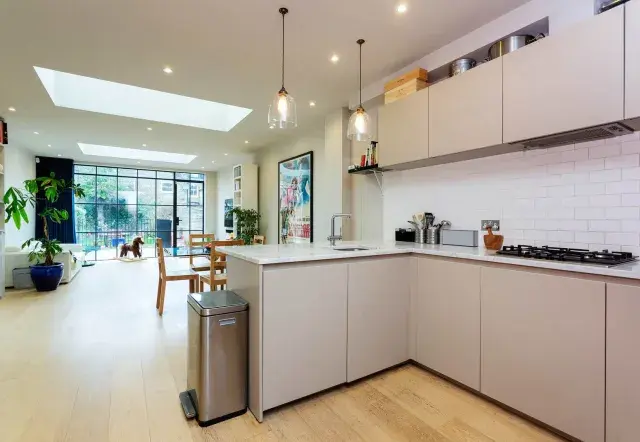 Brondesury Road, holiday home in London