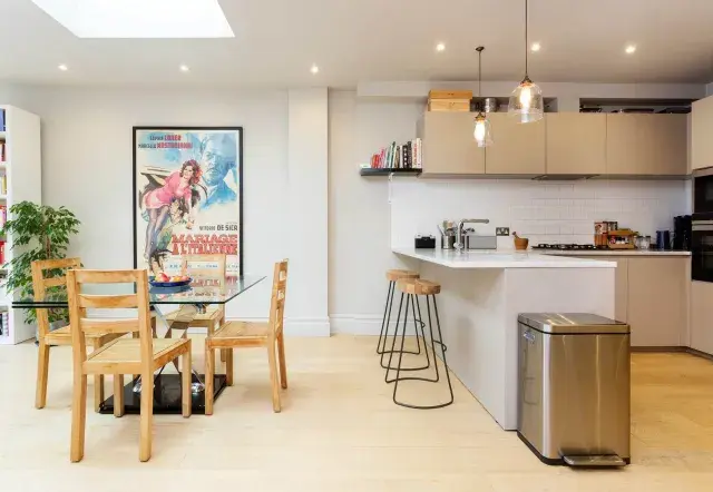 Brondesury Road, holiday home in London