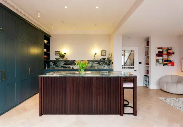 Baskerville Road Street, holiday home in Wandsworth, London