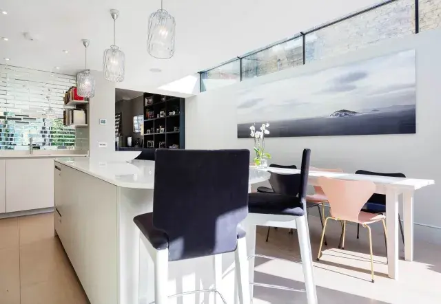 Rowfant Road, holiday home in London