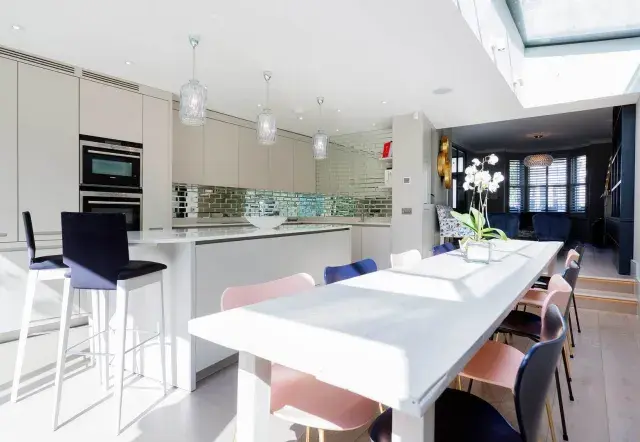 Rowfant Road, holiday home in London