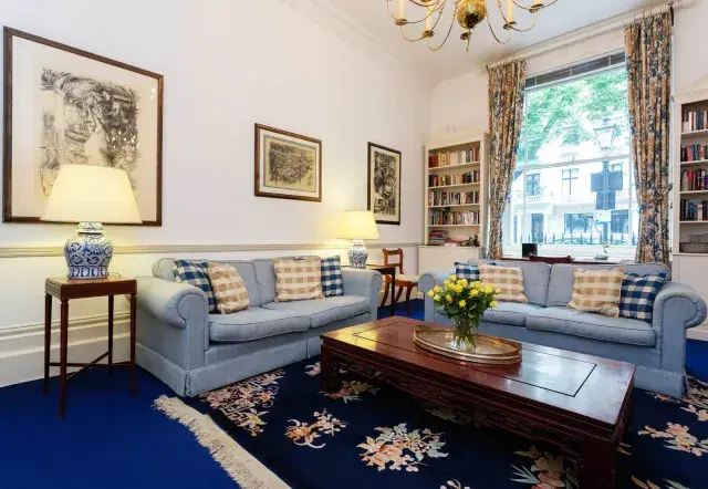 Queen's Gardens, holiday home in Bayswater, London