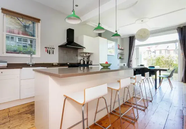 First Avenue, holiday home in London