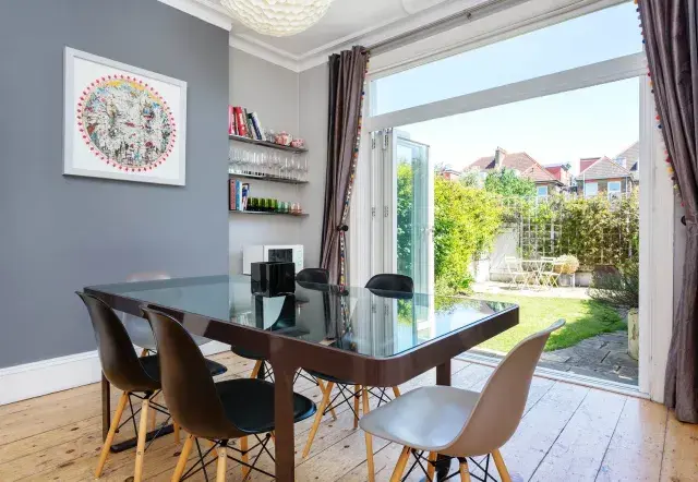 First Avenue, holiday home in London