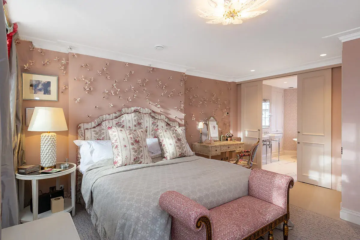 Pembroke Square, holiday home in Kensington, London