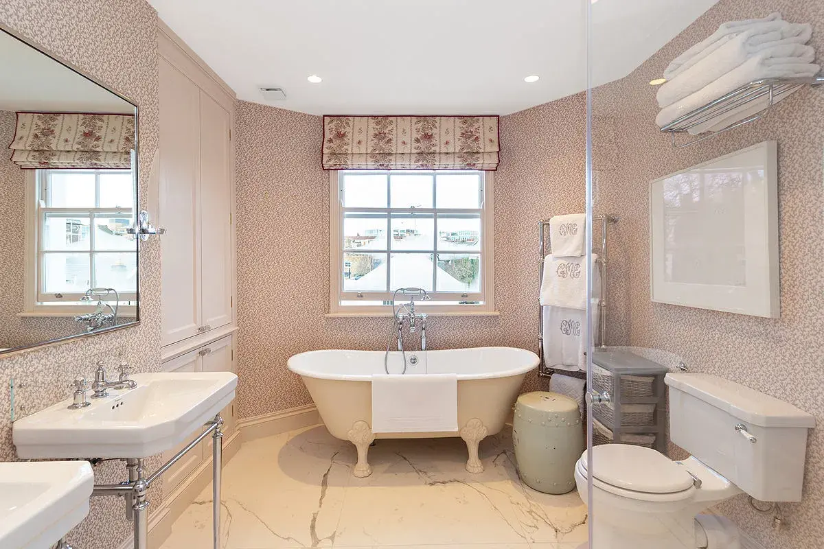 Pembroke Square, holiday home in Kensington, London