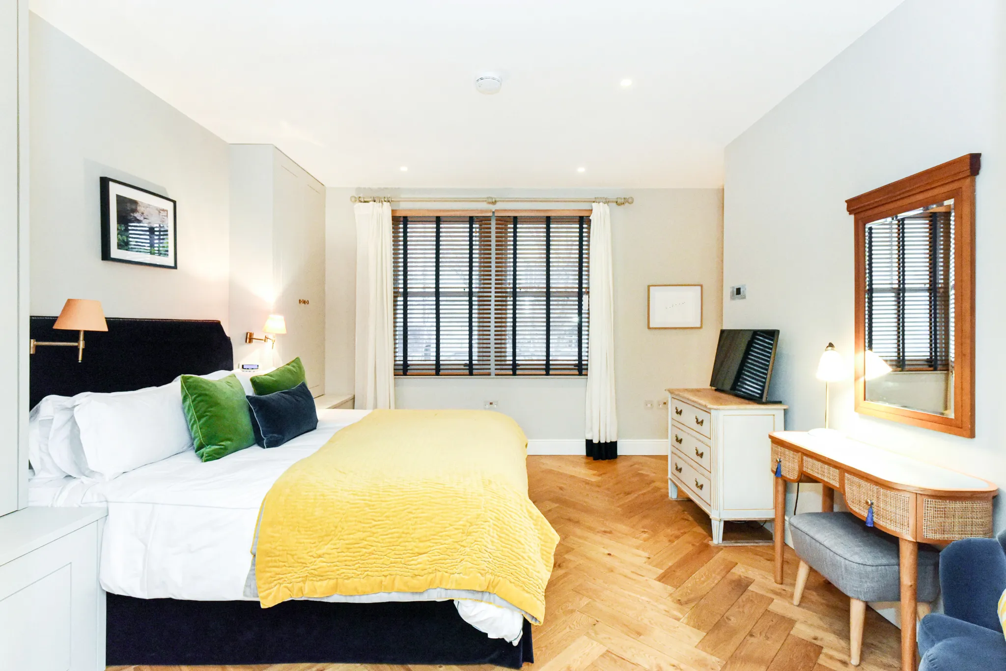 Ladbroke Walk, holiday mews in Holland Park, London