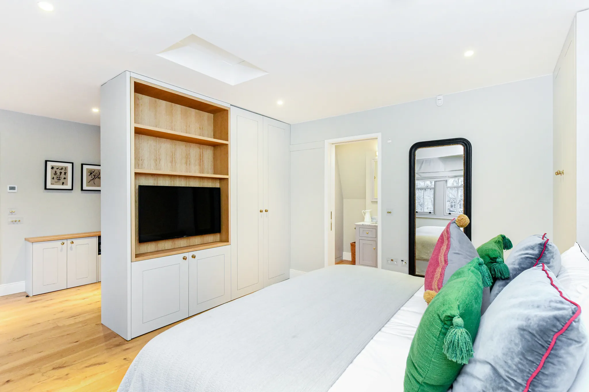 Ladbroke Walk, holiday mews in Holland Park, London