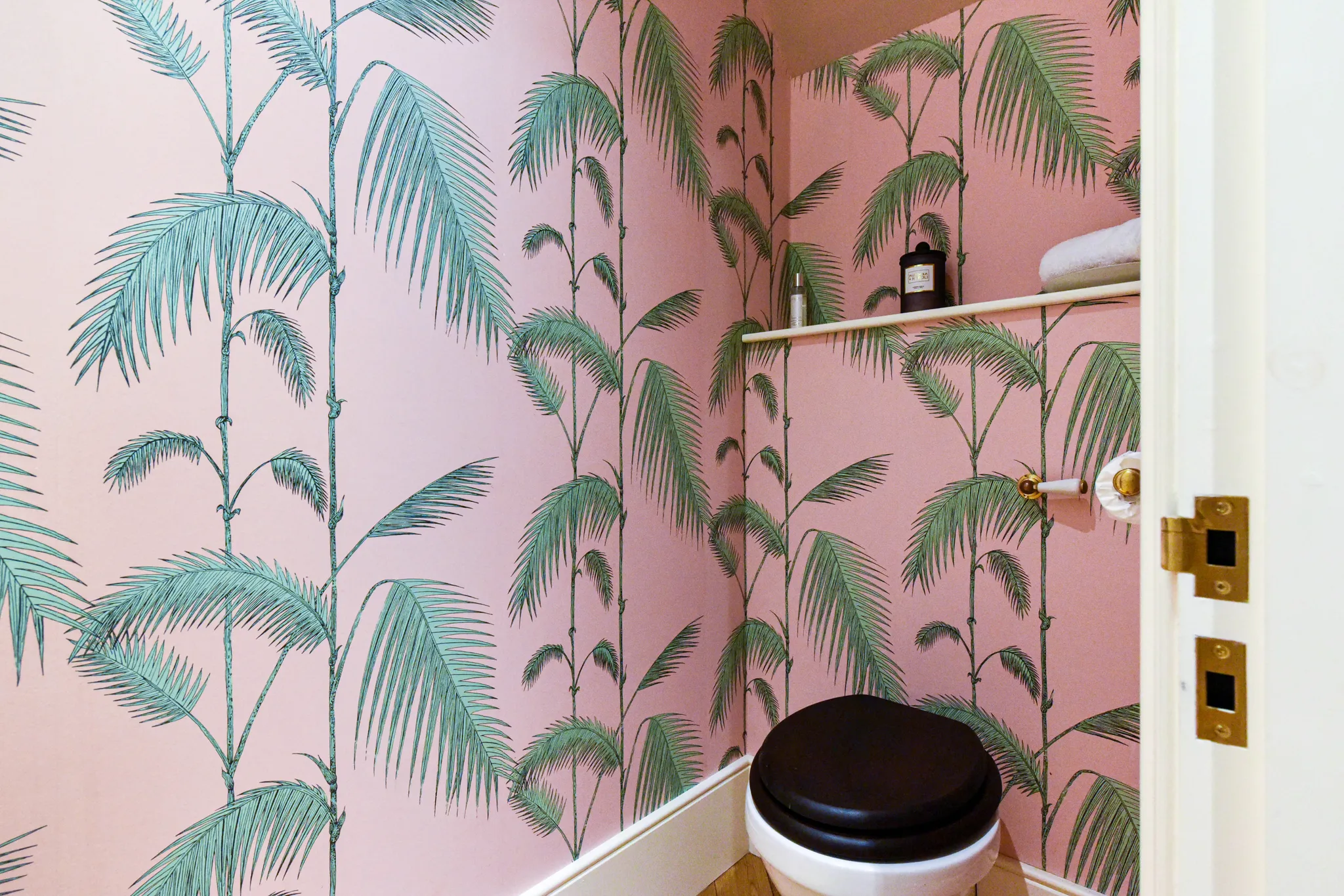 Ladbroke Walk, holiday mews in Holland Park, London