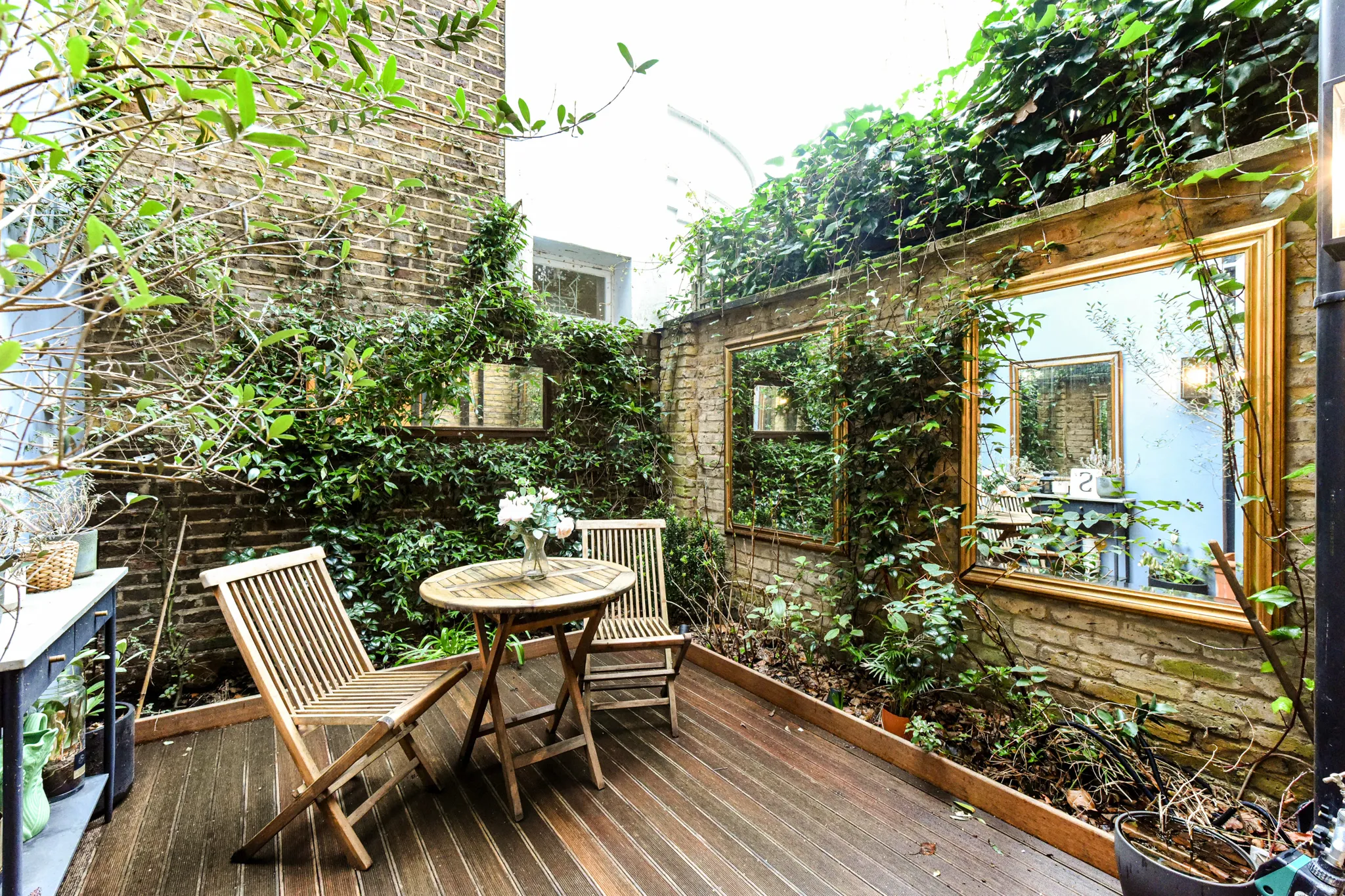 Ladbroke Walk, holiday mews in Holland Park, London