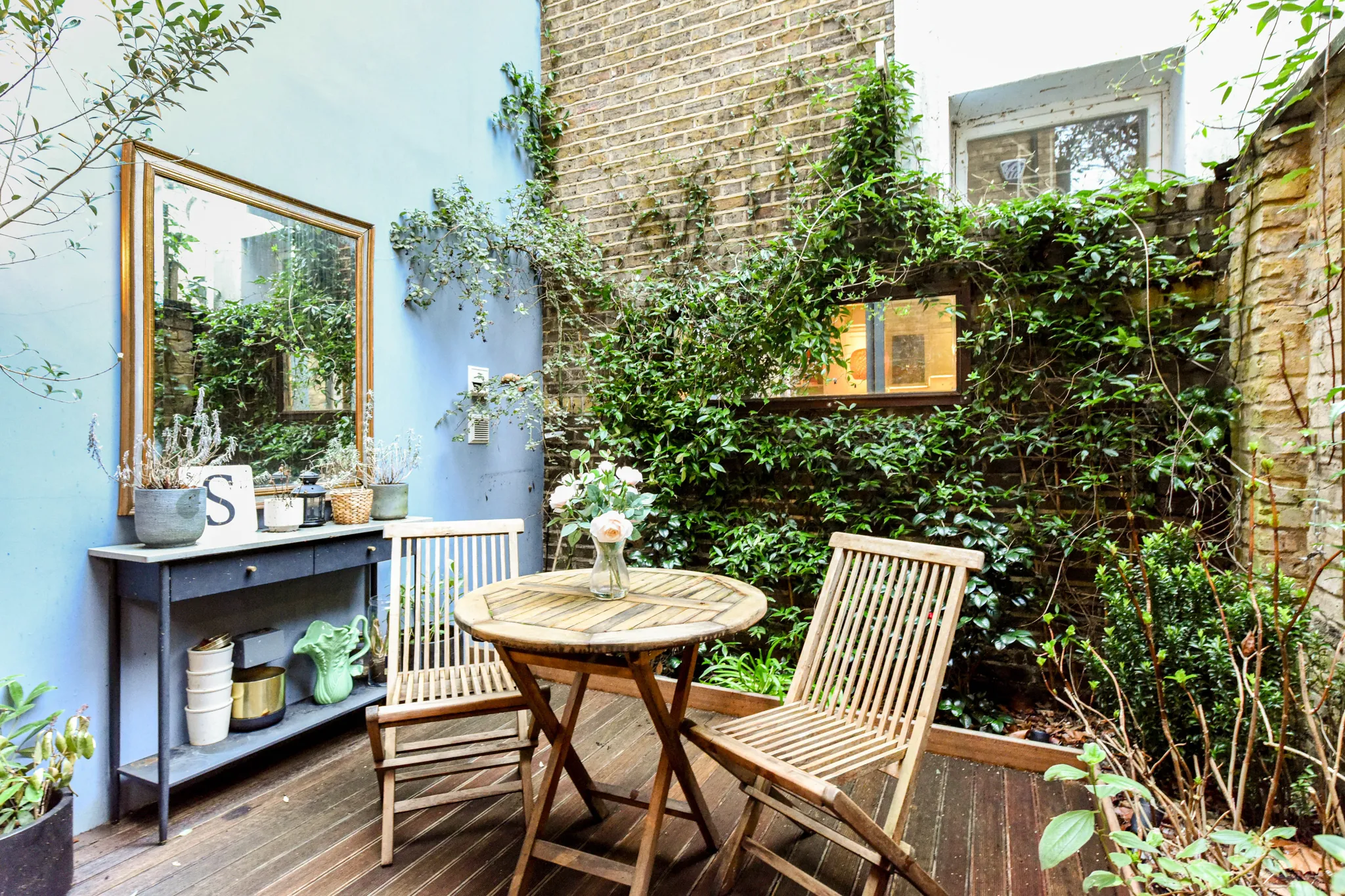 Ladbroke Walk, holiday mews in Holland Park, London