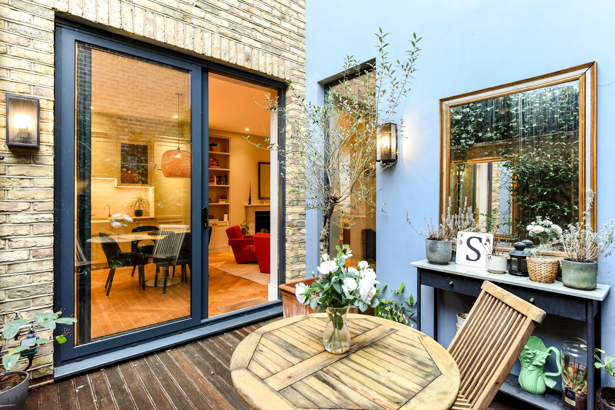 Ladbroke Walk, holiday mews in Holland Park, London