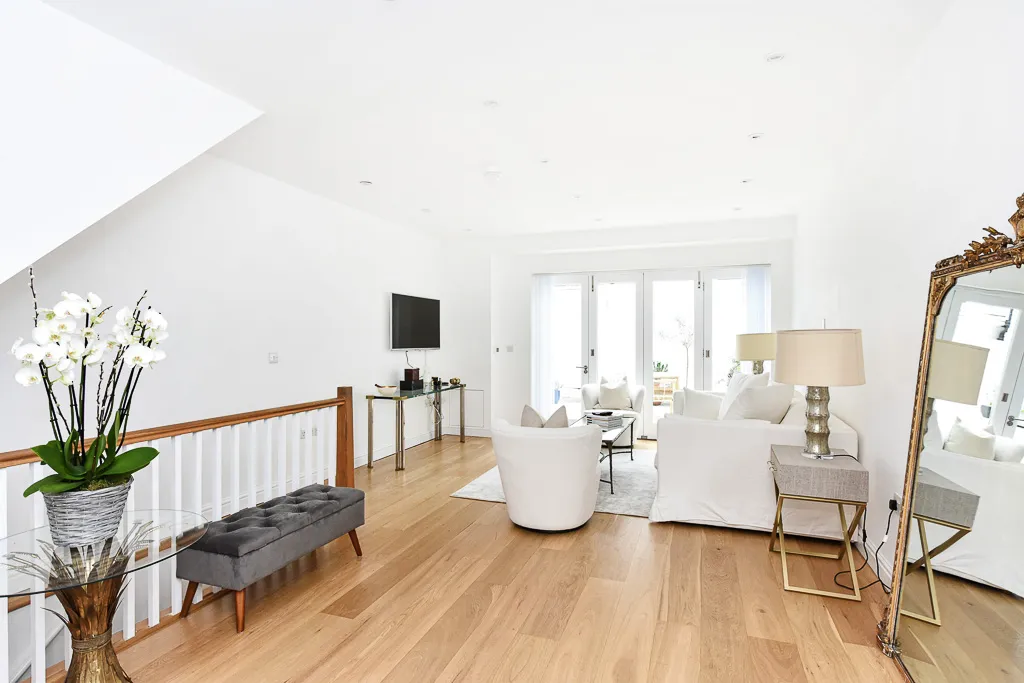 Boyne Terrace Mews, holiday mews in Holland Park, London