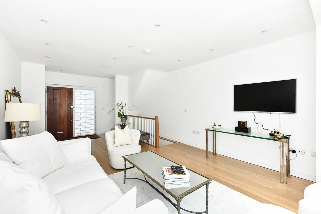 Boyne Terrace Mews, holiday mews in Holland Park, London