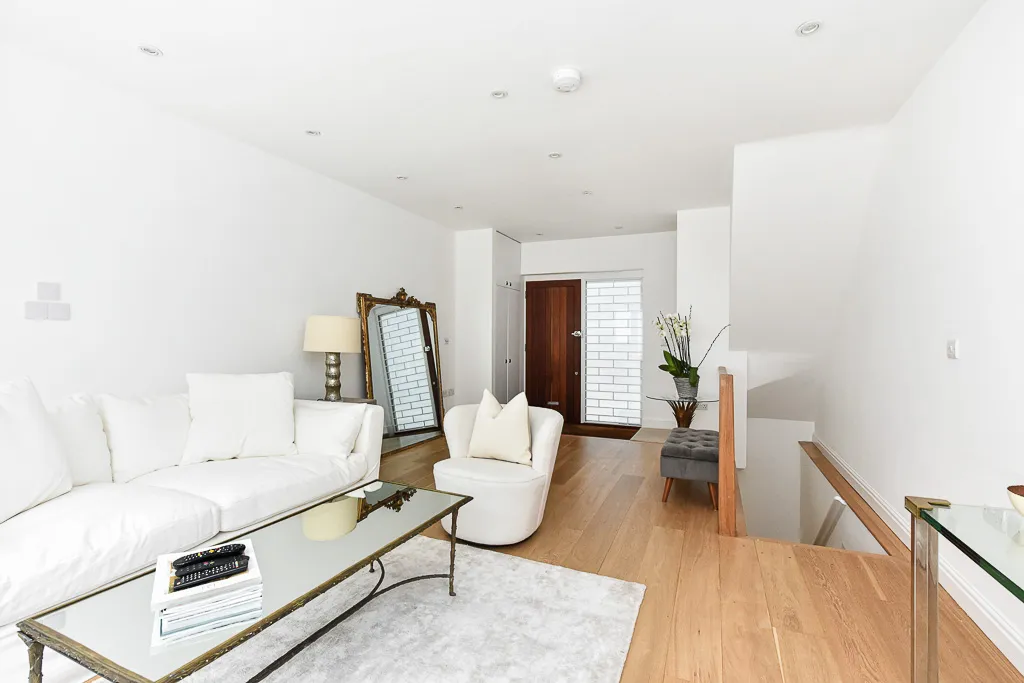 Boyne Terrace Mews, holiday mews in Holland Park, London