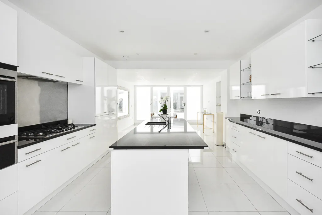 Boyne Terrace Mews, holiday mews in Holland Park, London