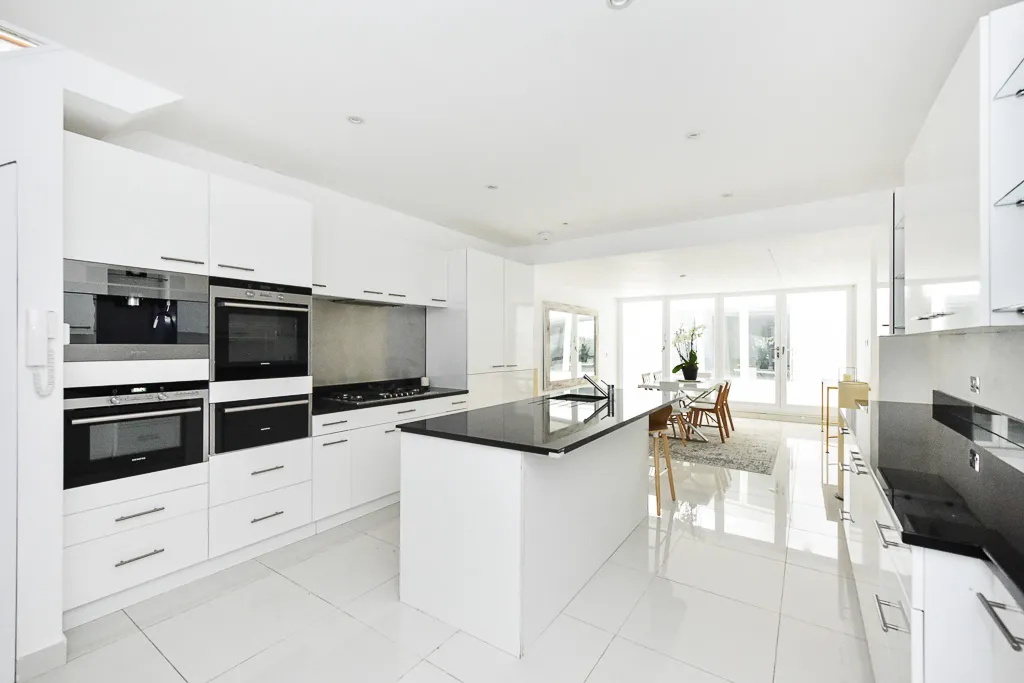 Boyne Terrace Mews, holiday mews in Holland Park, London