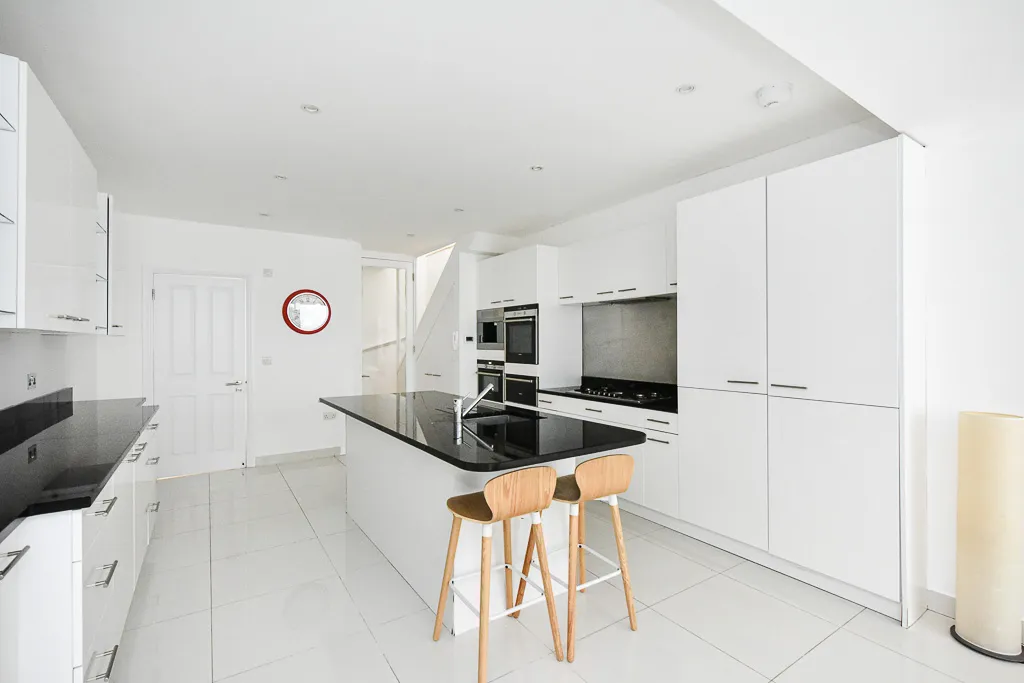 Boyne Terrace Mews, holiday mews in Holland Park, London