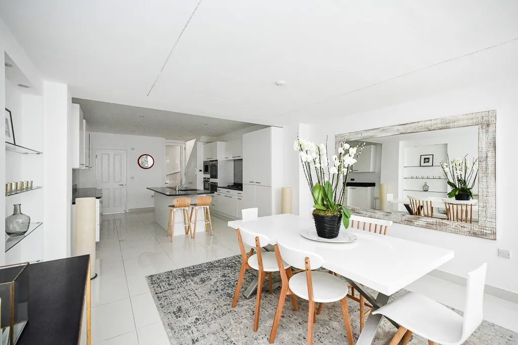 Boyne Terrace Mews, holiday mews in Holland Park, London