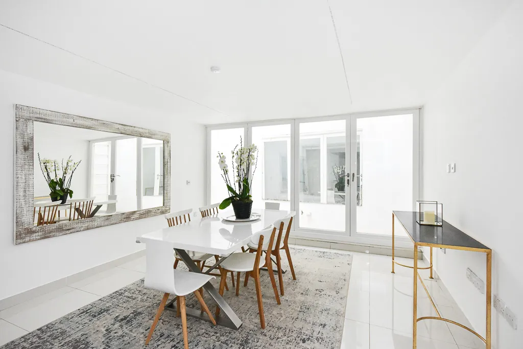 Boyne Terrace Mews, holiday mews in Holland Park, London