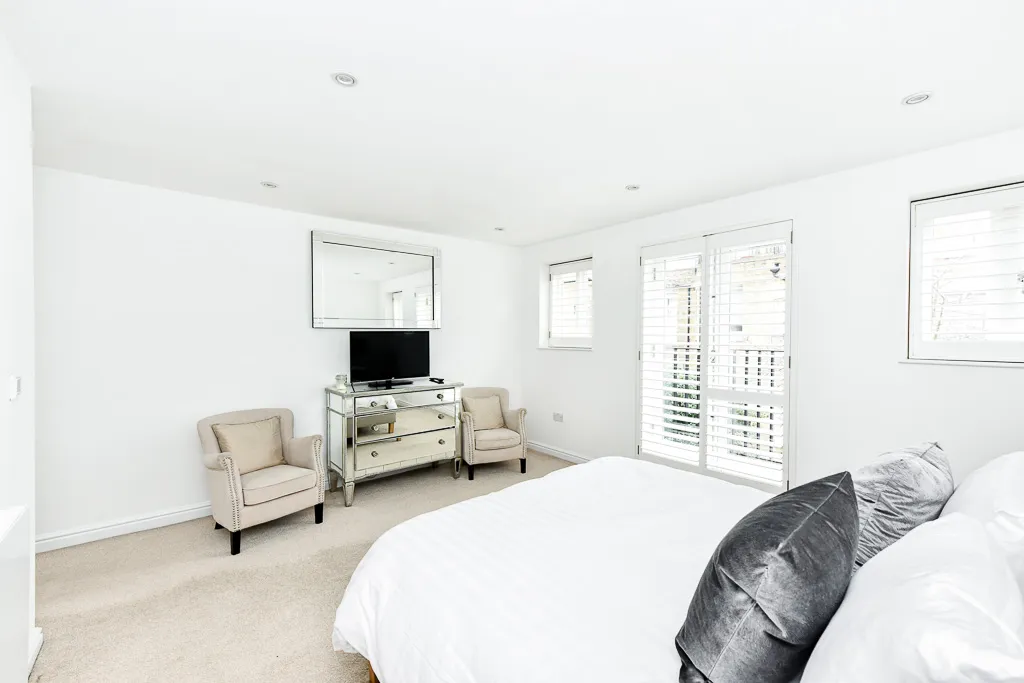 Boyne Terrace Mews, holiday mews in Holland Park, London