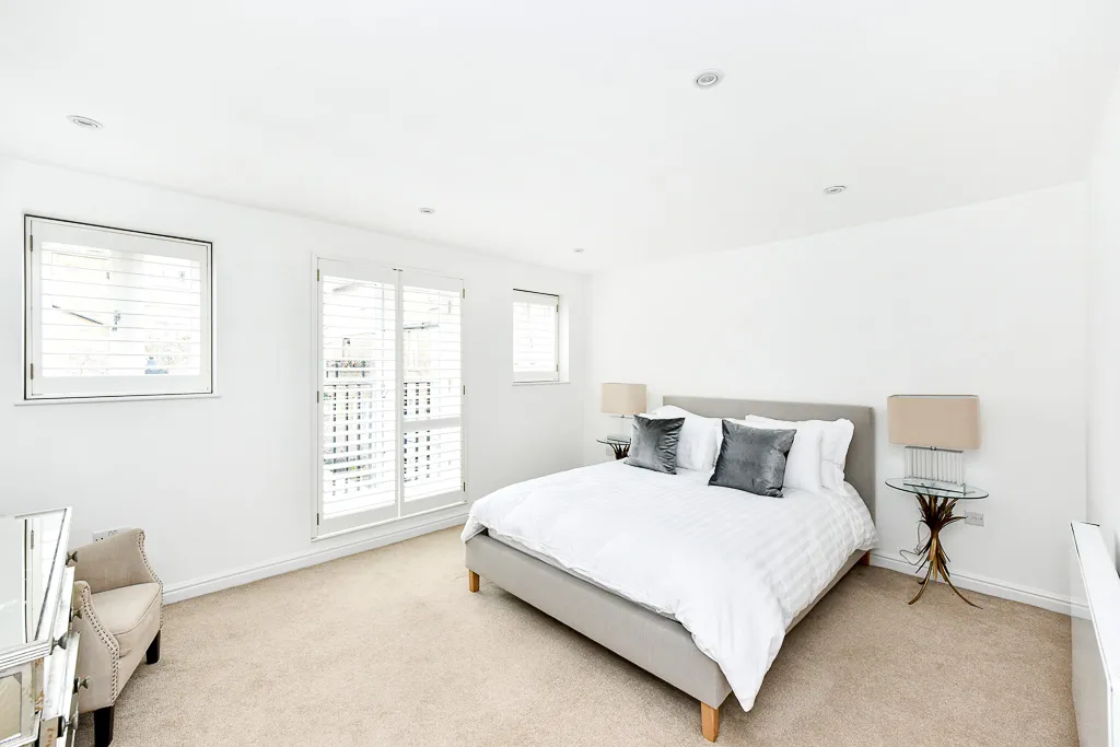 Boyne Terrace Mews, holiday mews in Holland Park, London