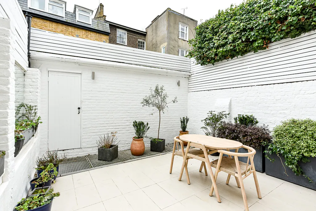 Boyne Terrace Mews, holiday mews in Holland Park, London