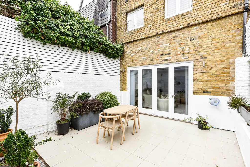 Boyne Terrace Mews, holiday mews in Holland Park, London