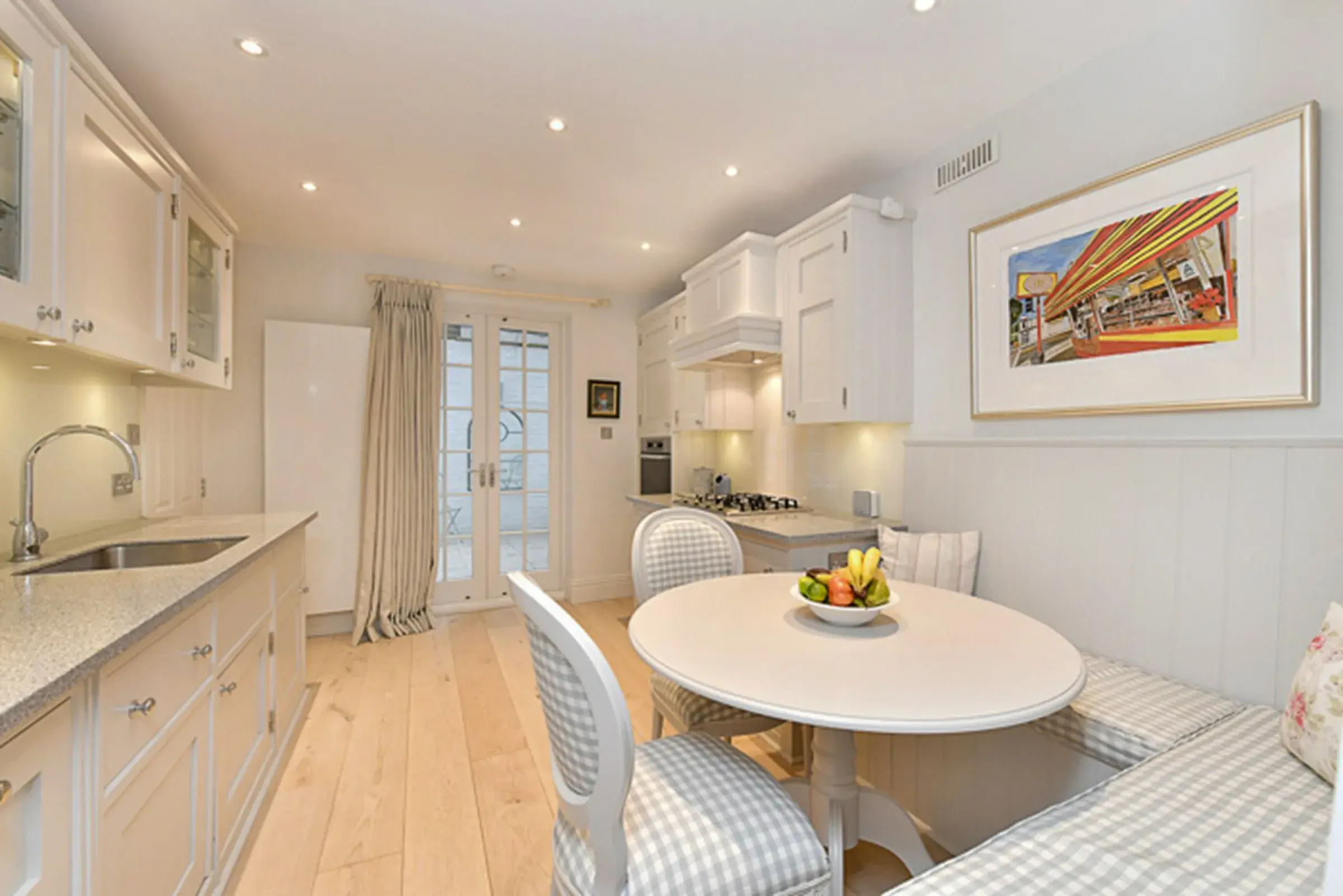 Abingdon Road, holiday home in Kensington, London
