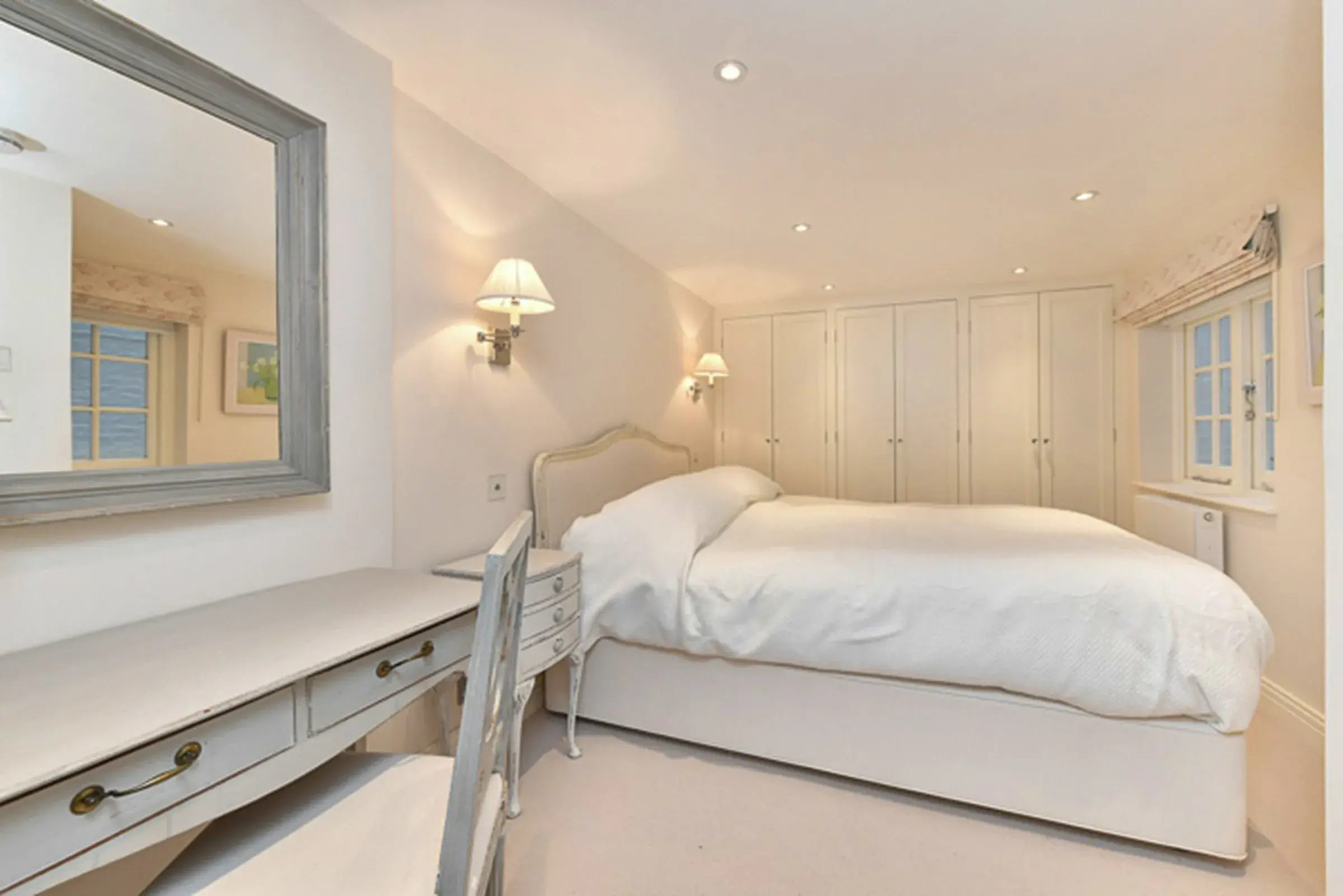 Abingdon Road, holiday home in Kensington, London